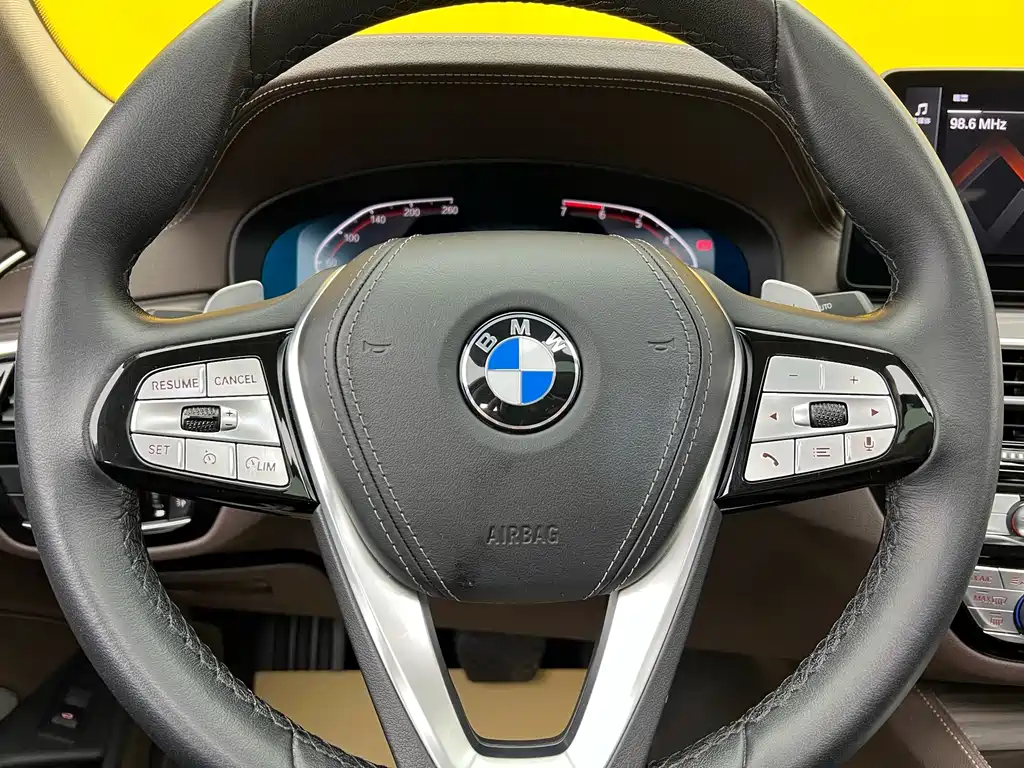 BMW 5 Series 2021 — фото 12