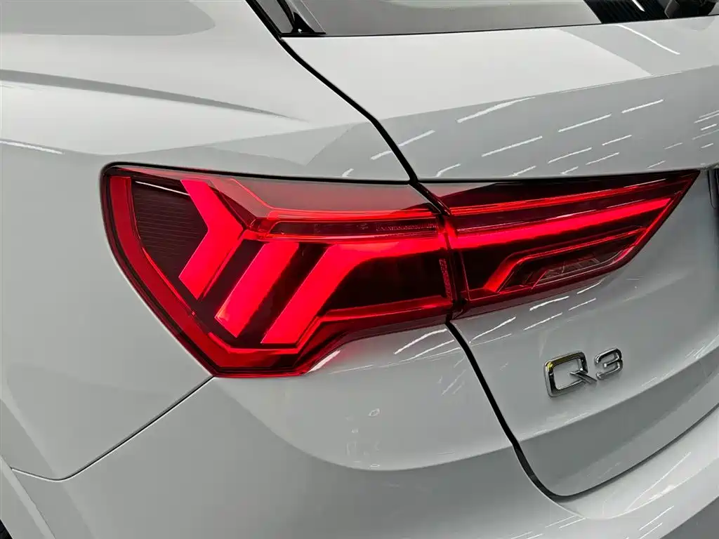 Audi Q3 2021 — фото 10