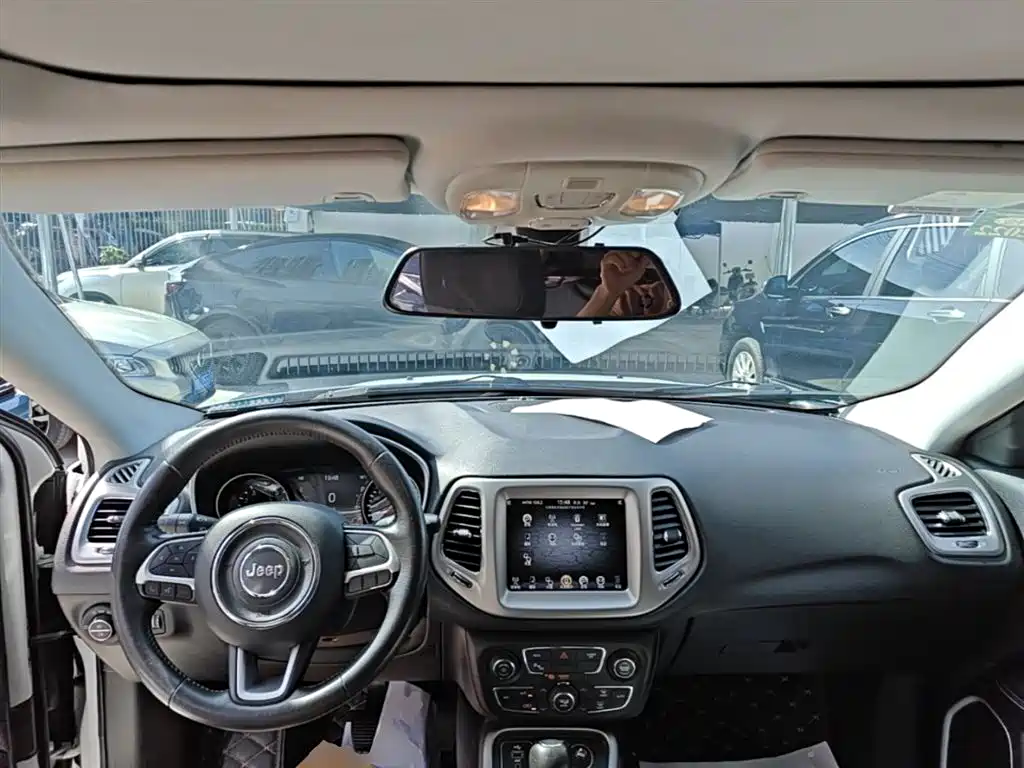 Jeep Compass 2018 — фото 10