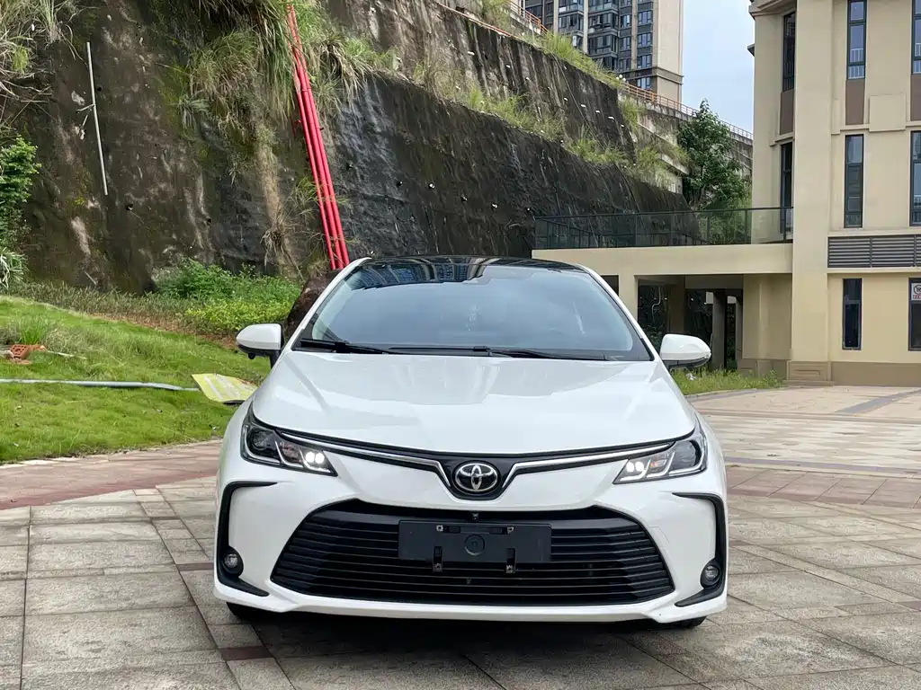 Toyota Corolla 2023 — фото 2