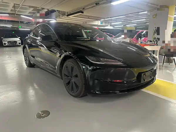 Tesla Model 3 2025