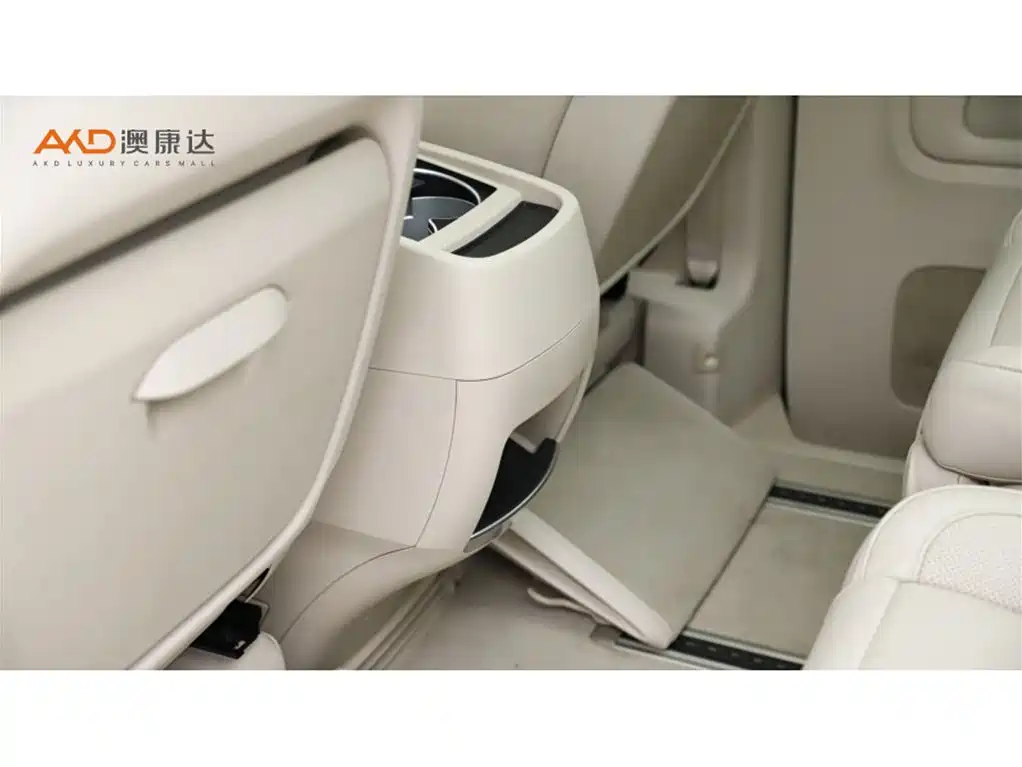 Mercedes-Benz V-Class 2018 — фото 10