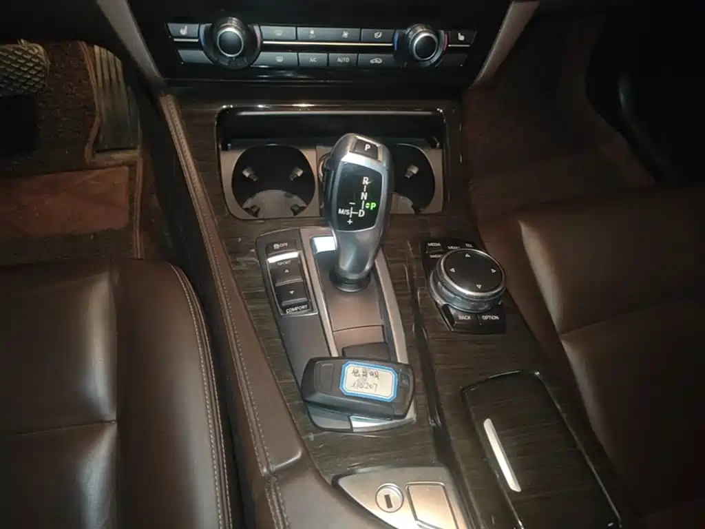 BMW 5 Series 2016 — фото 14