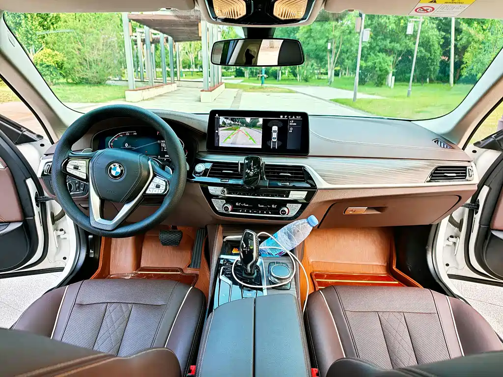 BMW 5 Series 2021 — фото 13