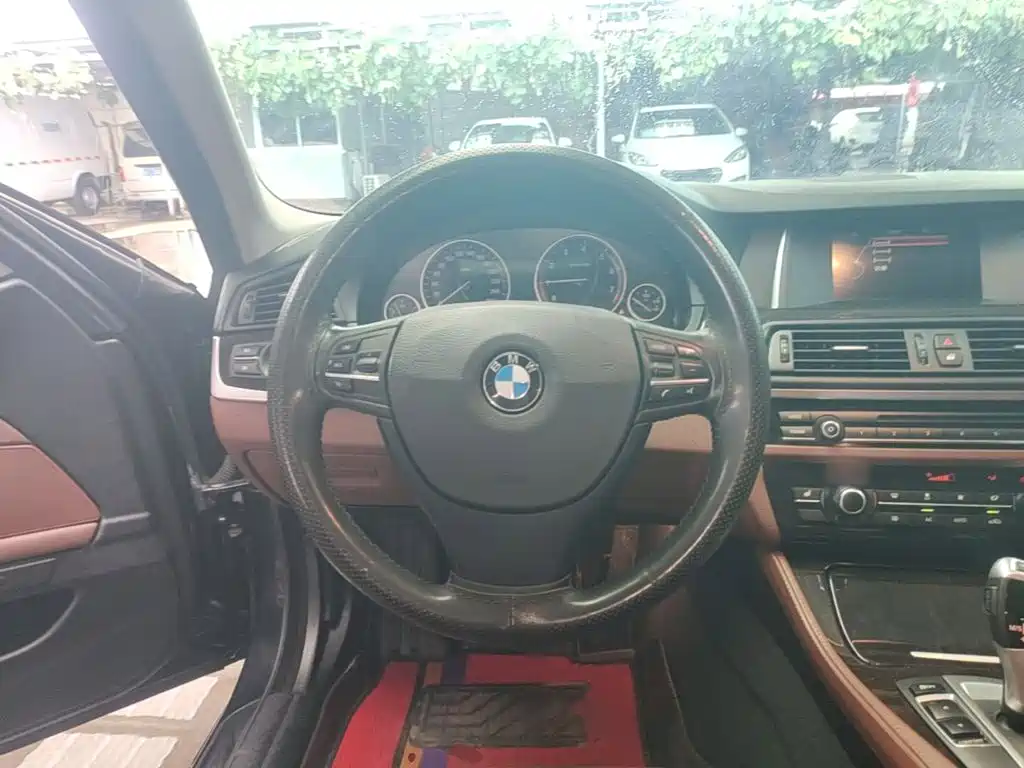 BMW 5 Series 2015 — фото 11