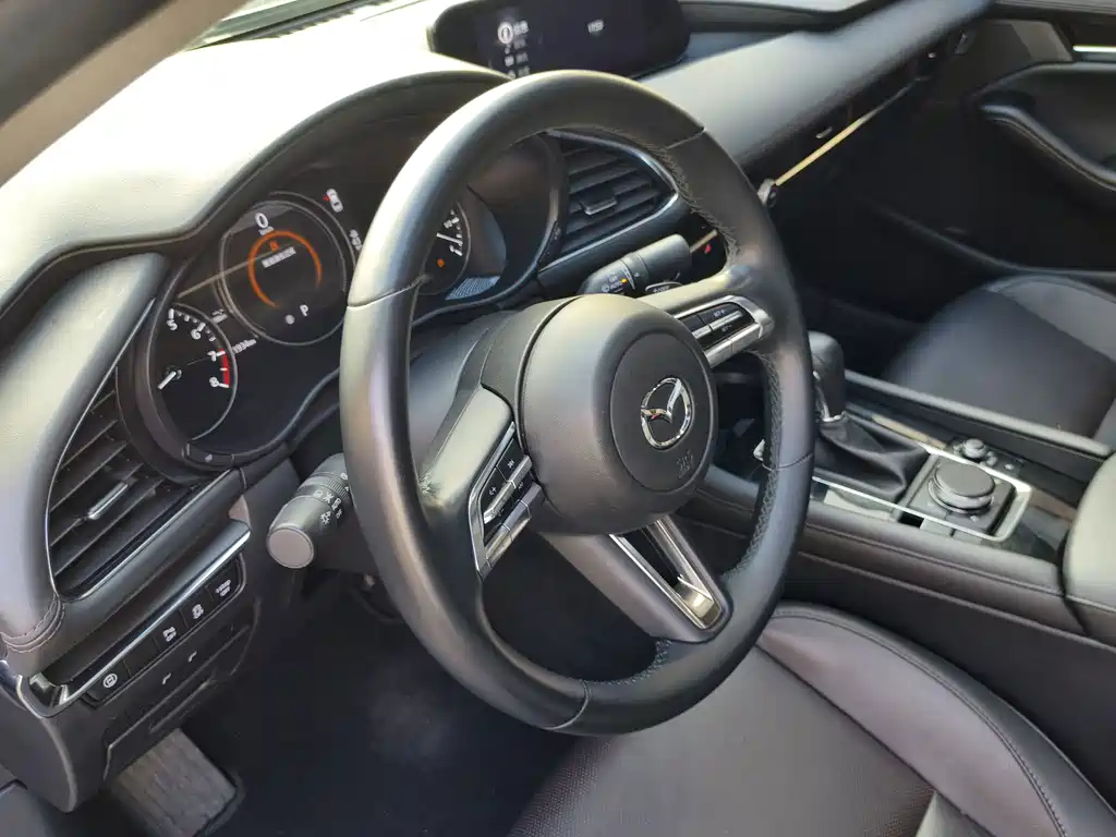 Mazda 3 Axela 2022 — фото 15