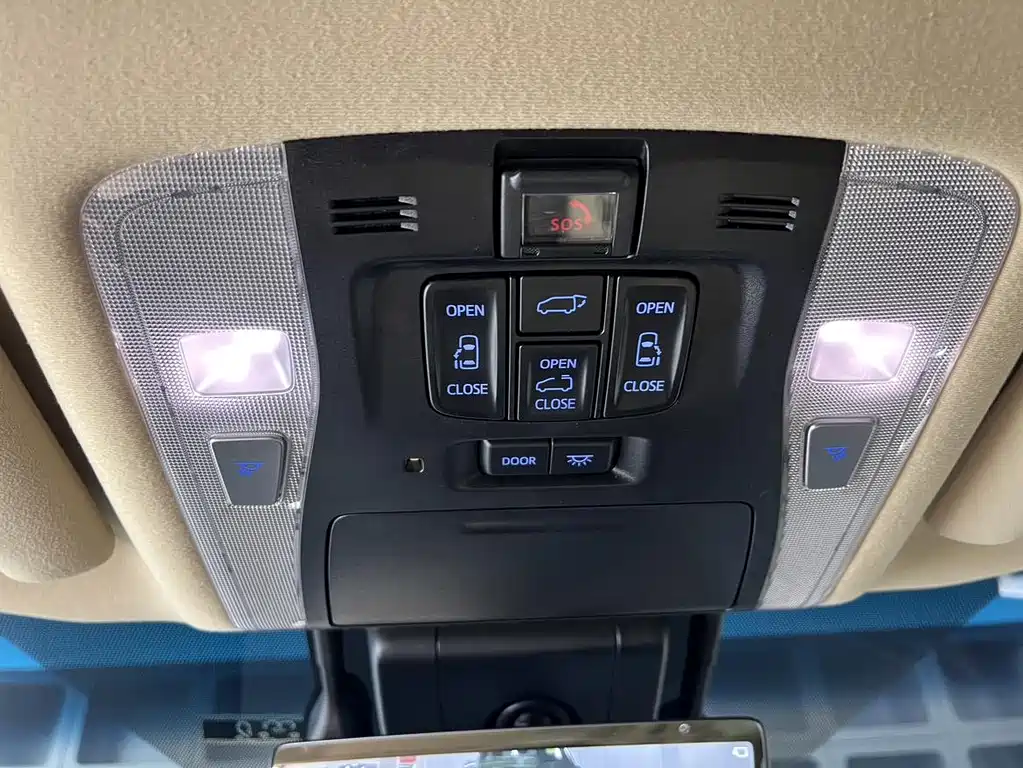 Toyota Alphard 2020 — фото 30