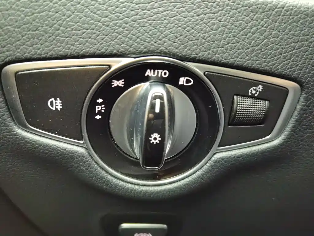 Mercedes-Benz E-Class 2019 — фото 21
