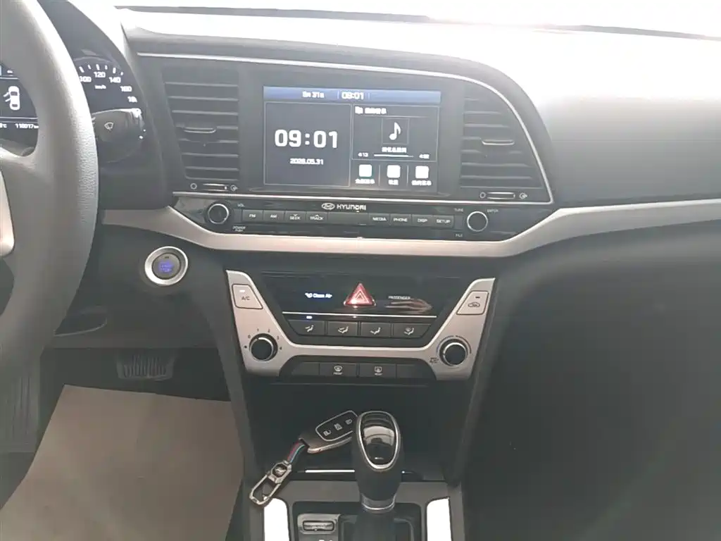 Hyundai Elantra 2019 — фото 13