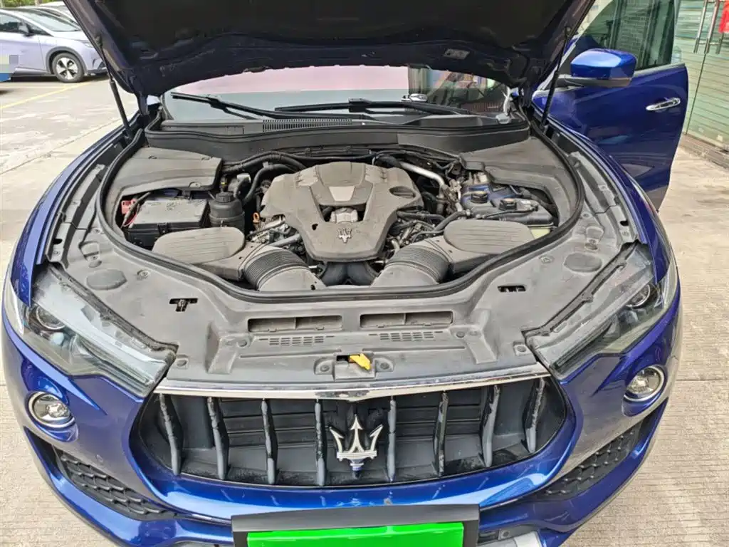 Maserati Levante 2017 — фото 11
