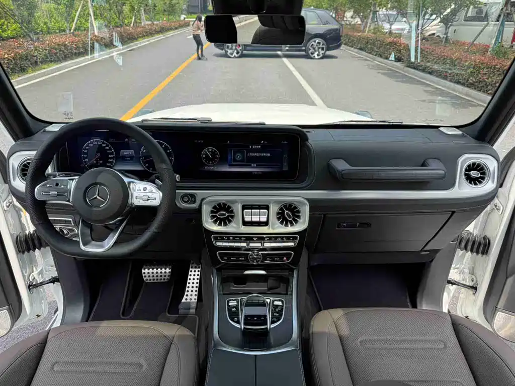 Mercedes-Benz G-Class 2023 — фото 11