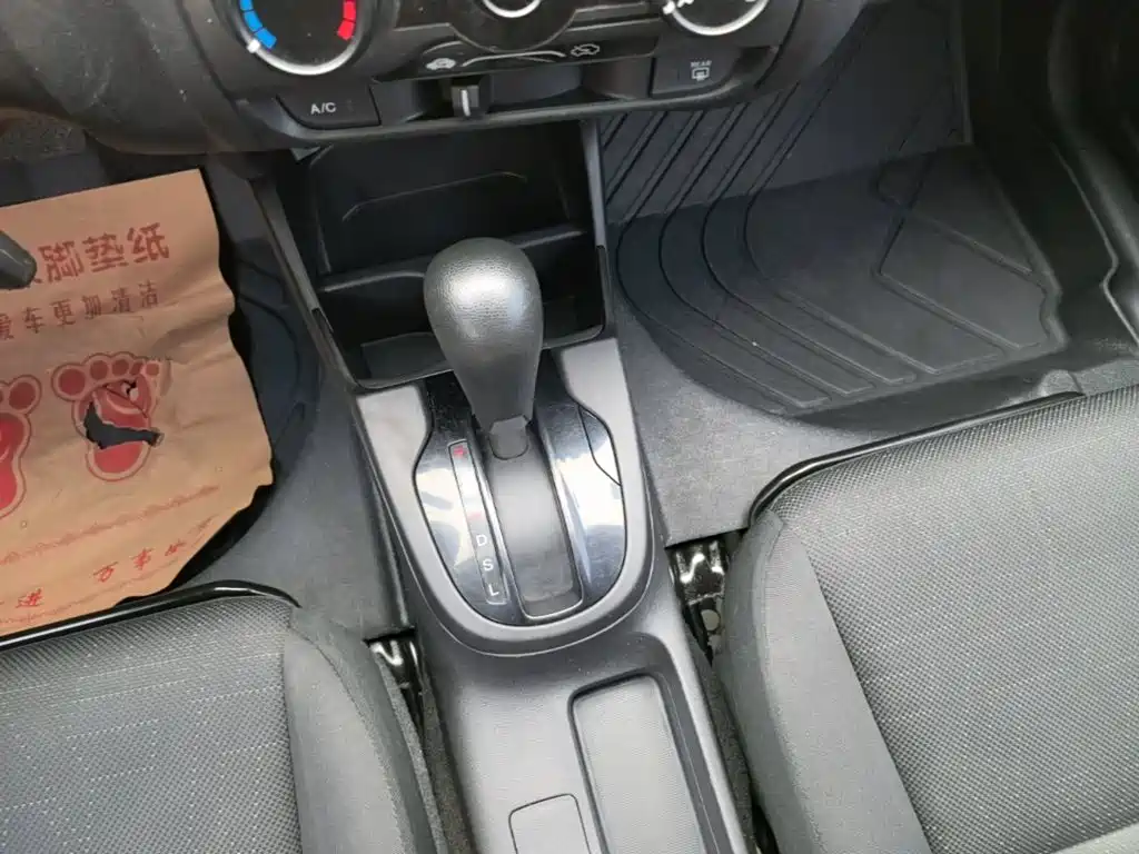 Honda Fit 2015 — фото 14