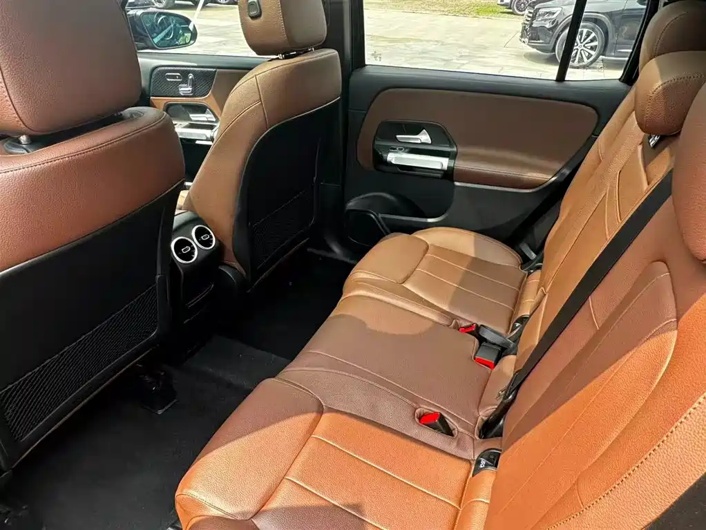 Mercedes-Benz GLB 2024 — фото 17