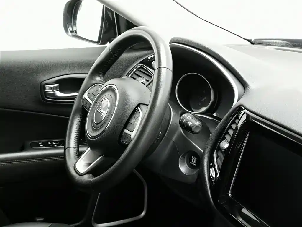 Jeep Compass 2020 — фото 22