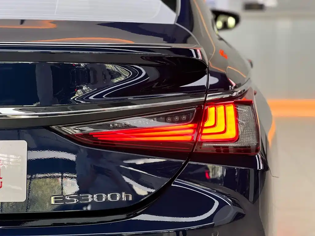 Lexus ES 2023 — фото 17