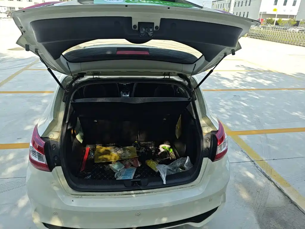 Nissan Tiida 2019 — фото 19