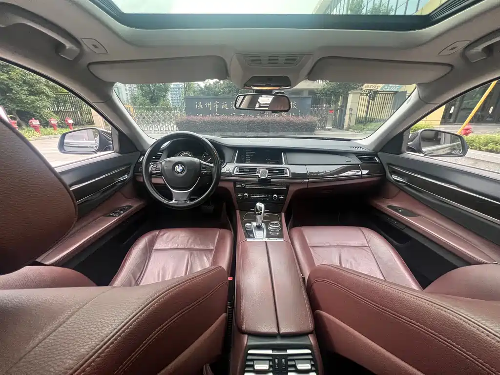 BMW 7 Series 2013 — фото 9