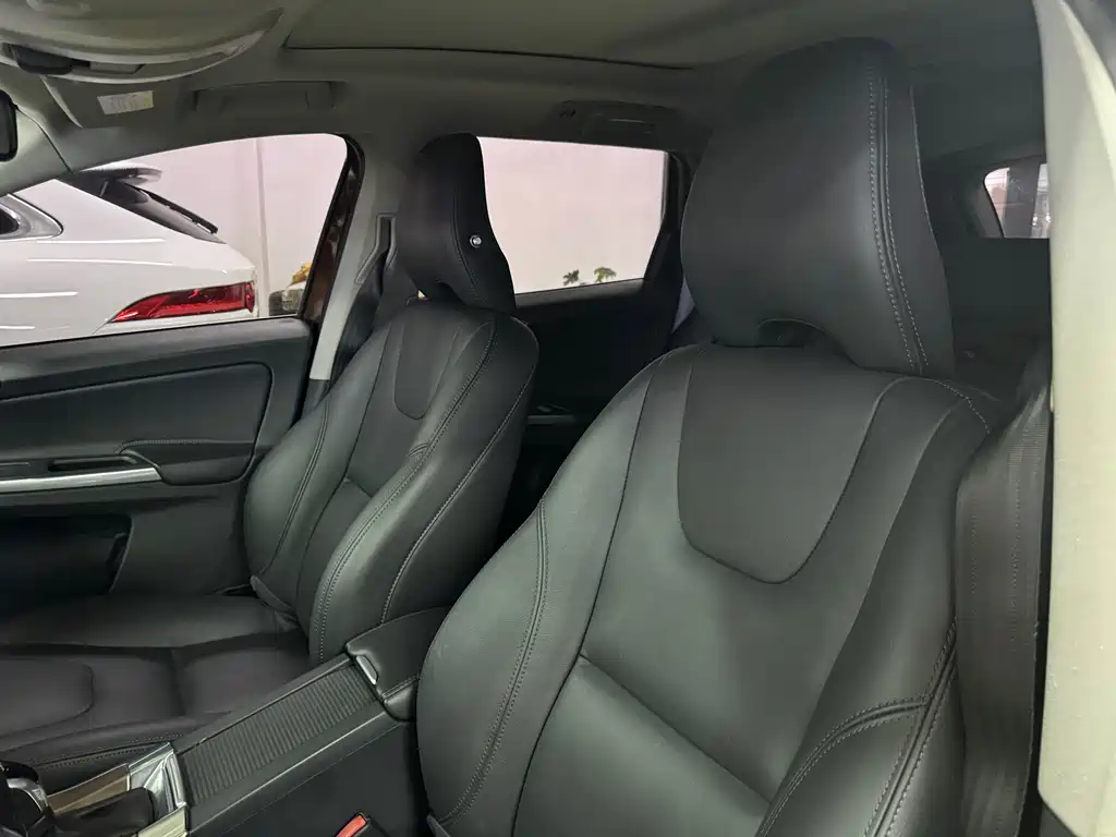 Volvo XC60 2015 — фото 13