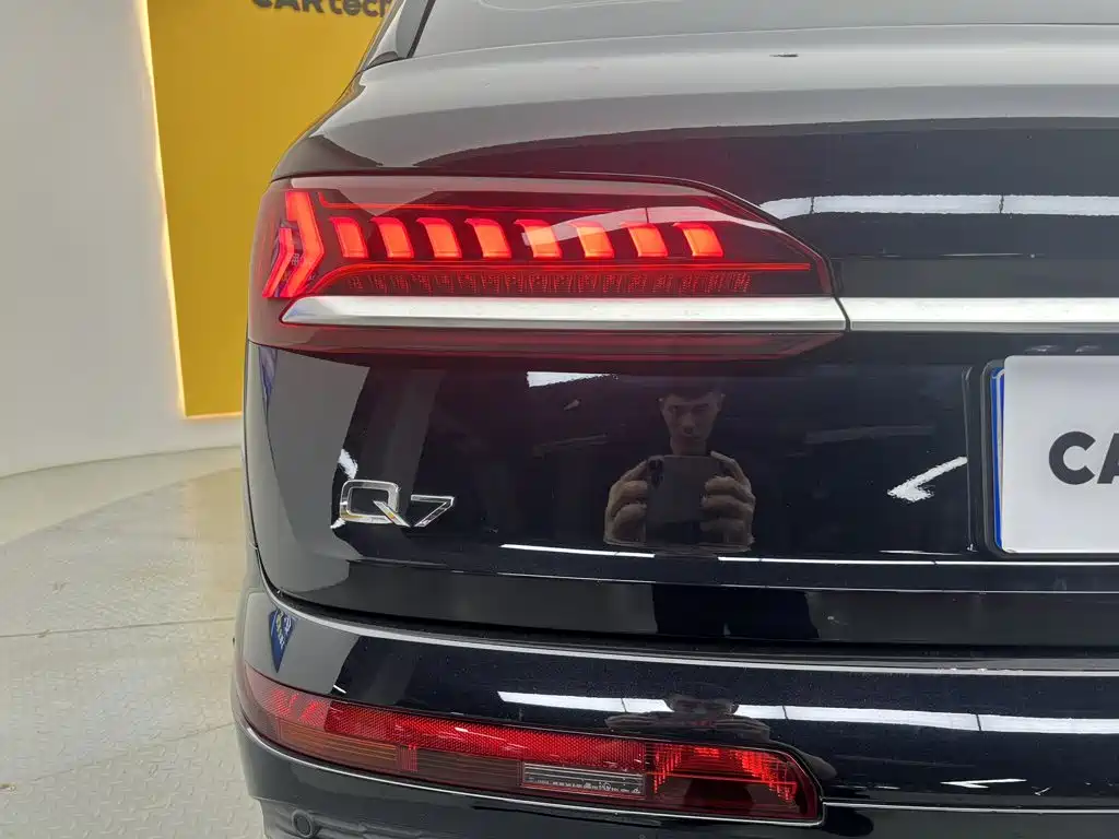 Audi Q7 2022 — фото 11