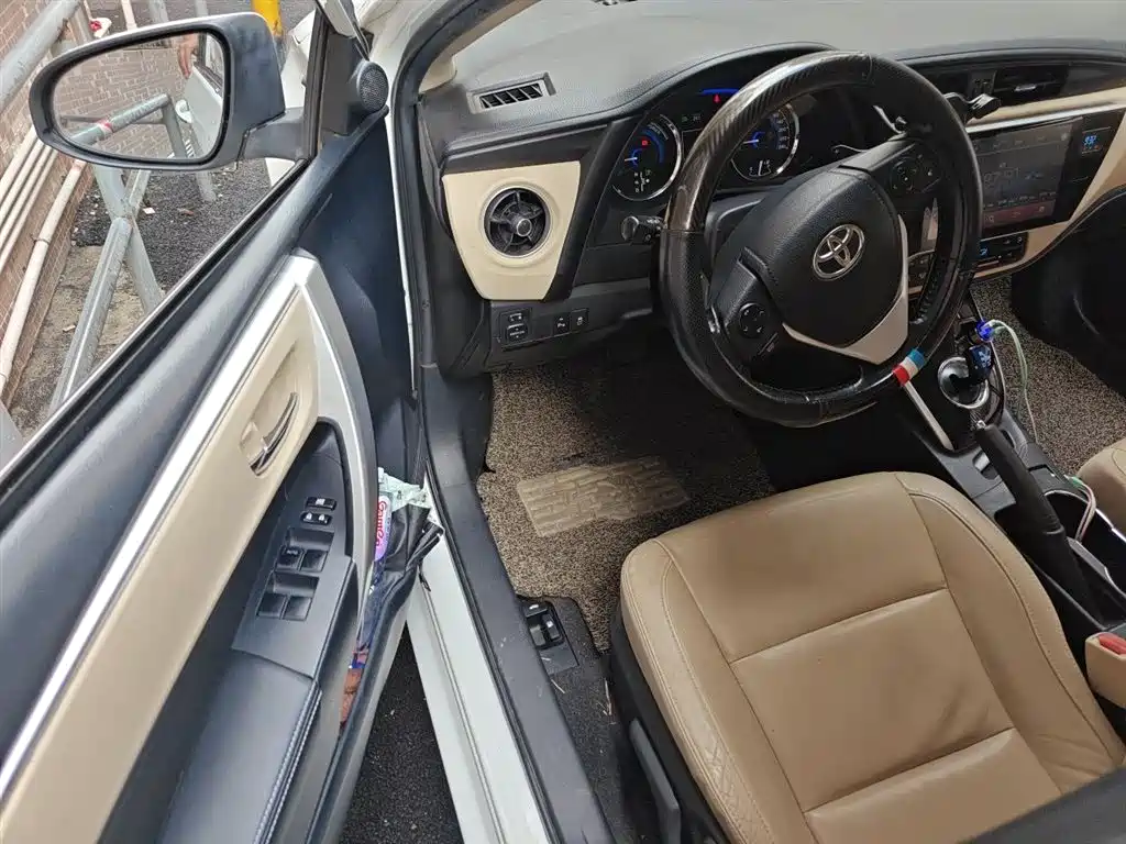 Toyota Corolla 2018 — фото 17