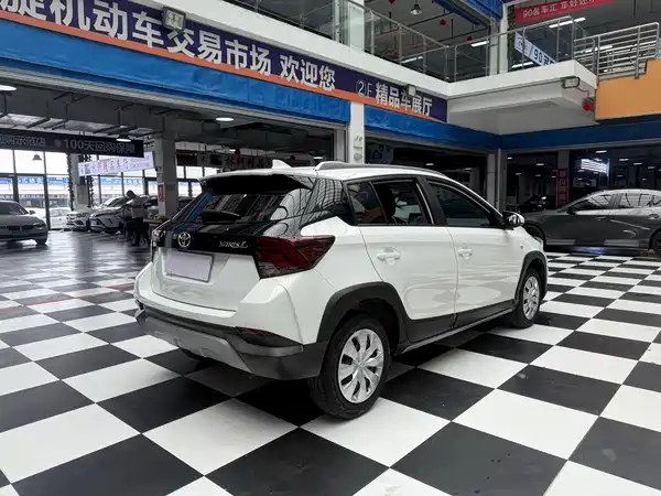 Toyota Yaris L 2022