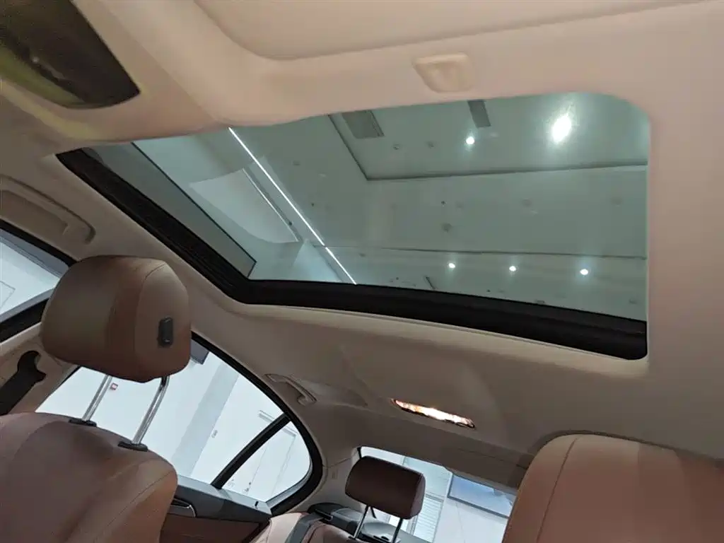 BMW 5 Series 2015 — фото 18
