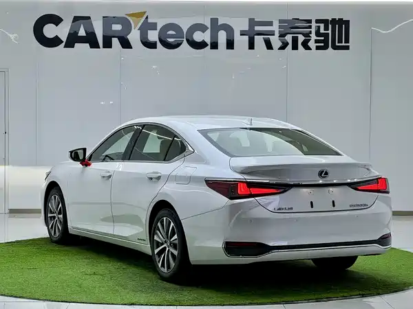 Lexus ES 2018