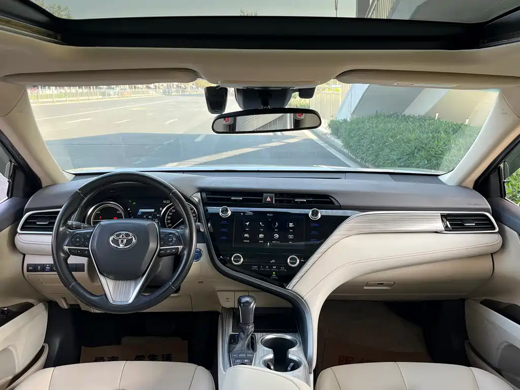 Toyota Camry 2019 — фото 5