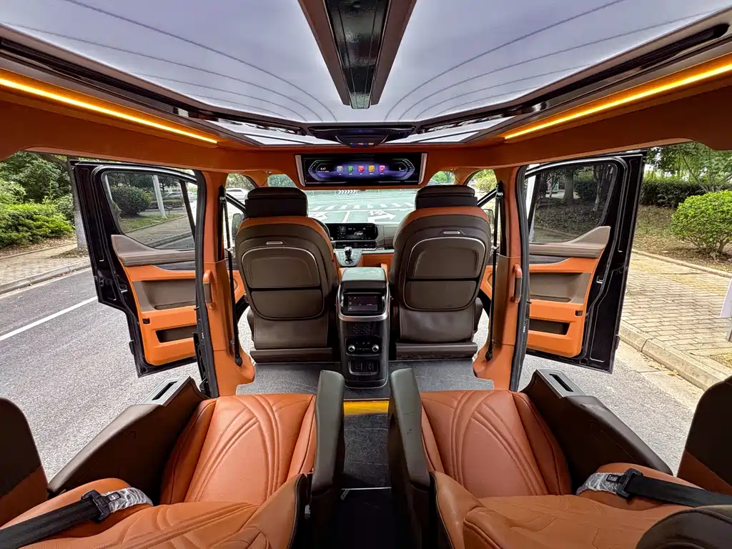 Ford Tourneo 2025 — фото 15