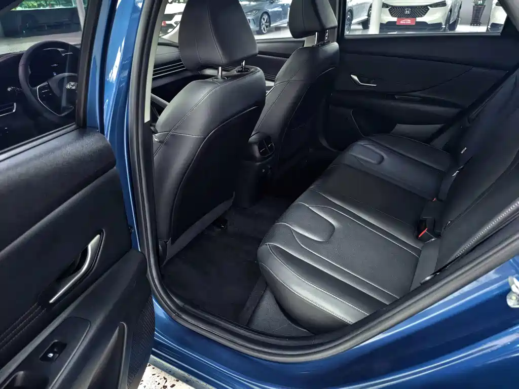 Hyundai Elantra 2022
