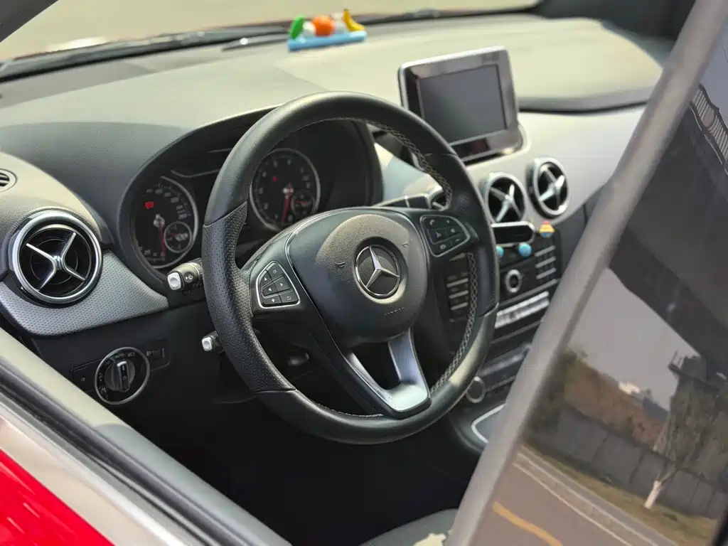 Mercedes-Benz B-Class 2016 — фото 9