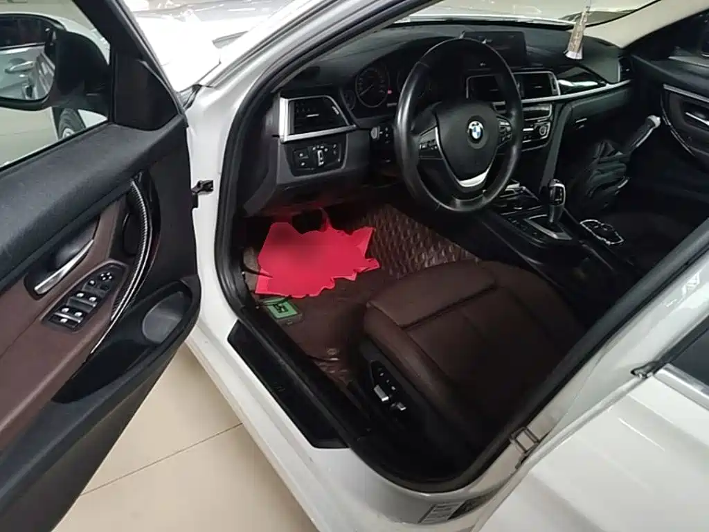 BMW 3 Series 2018 — фото 16