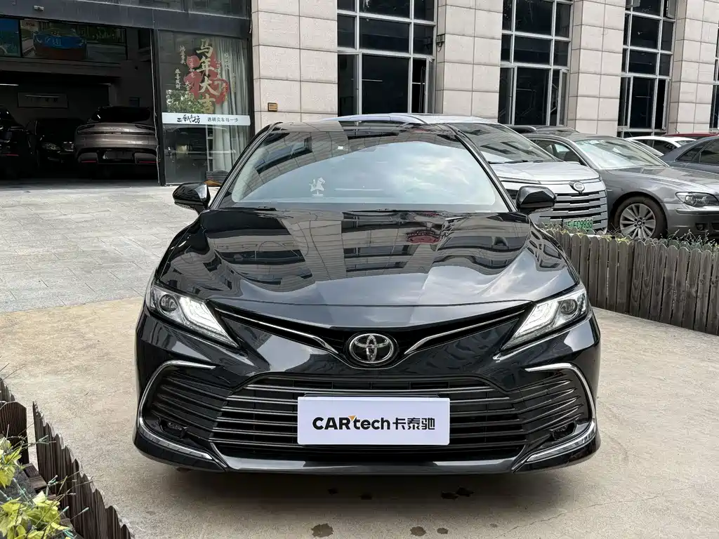 Toyota Camry 2022 — фото 2