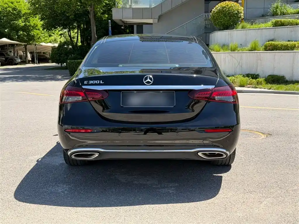 Mercedes-Benz E-Class 2022 — фото 13