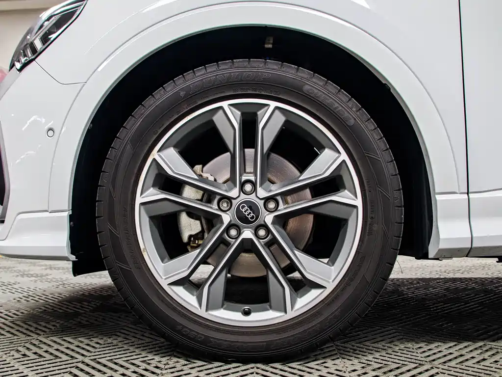 Audi Q3 2021 — фото 19