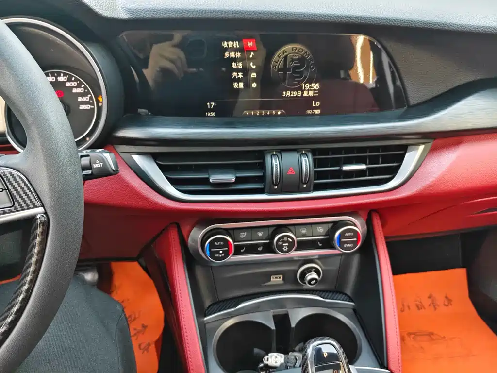 Alfa Romeo Stelvio 2019 — фото 12