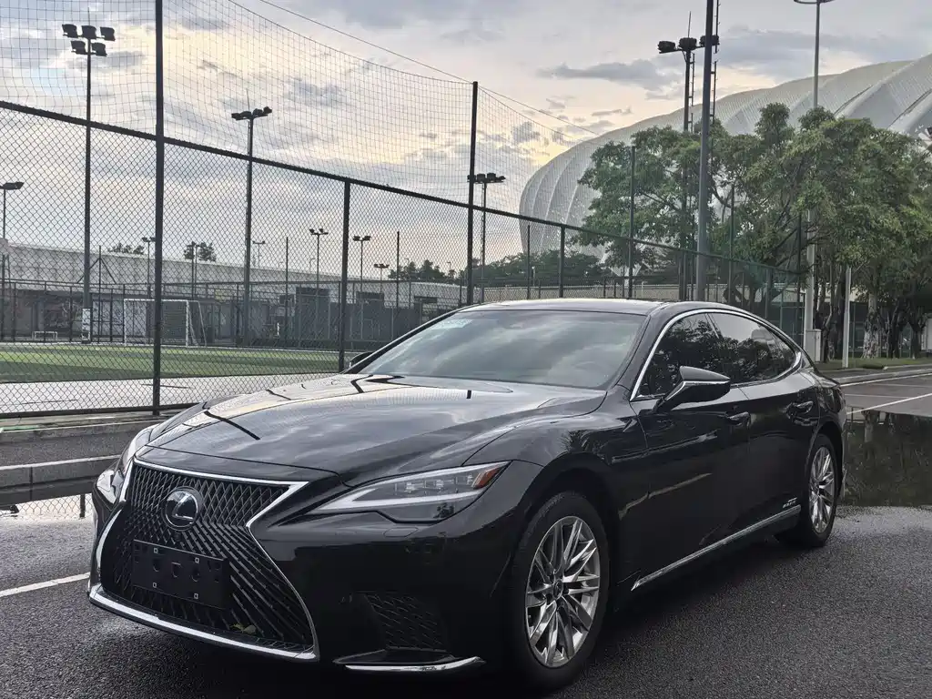 Lexus LS 2023 — фото 1