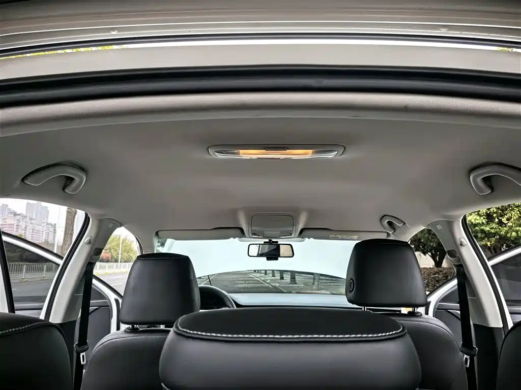 Skoda Octavia 2023 — фото 9