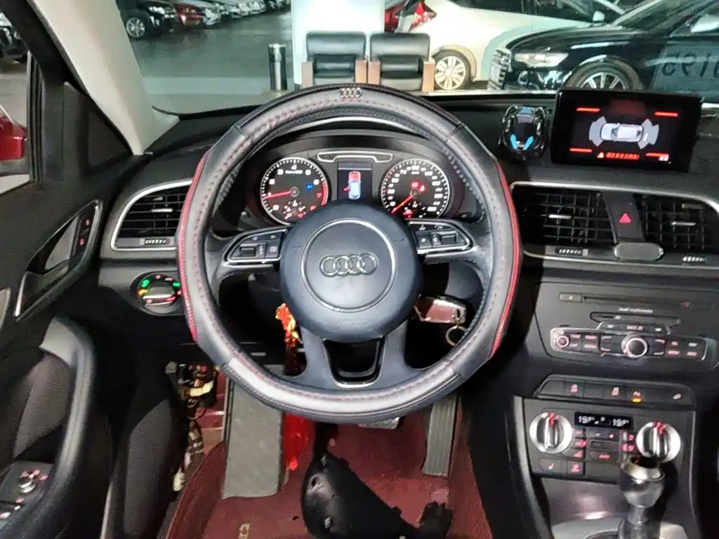 Audi Q3 2015 — фото 11