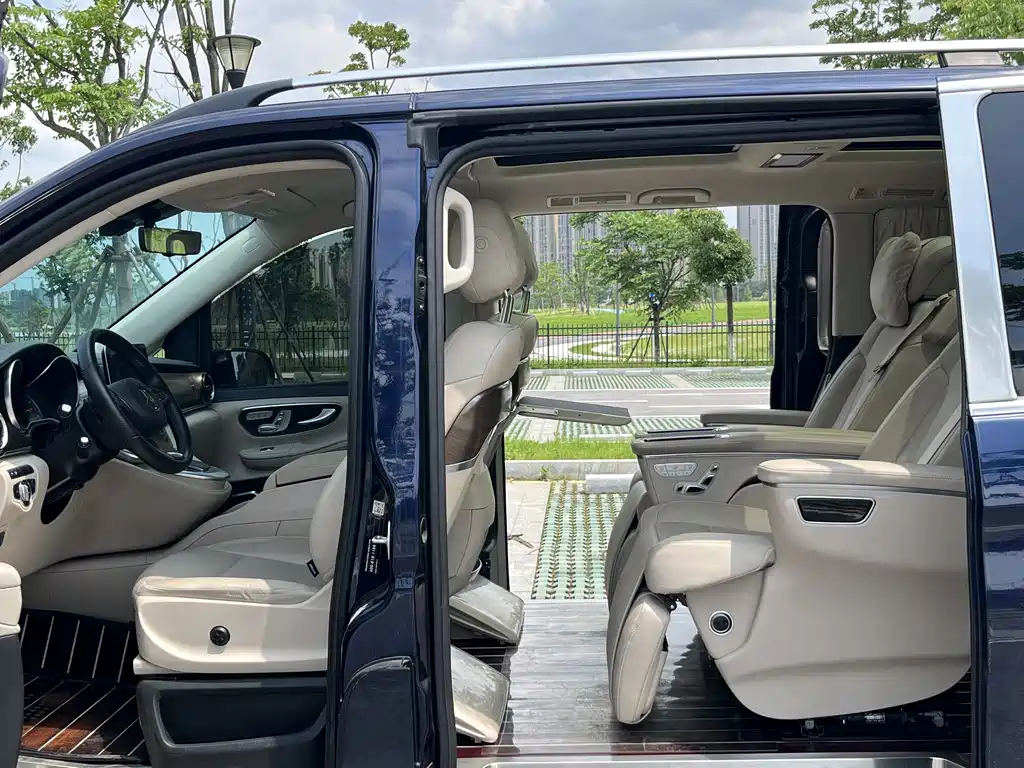 Mercedes-Benz V-Class 2022 — фото 8
