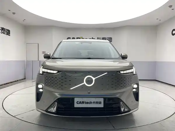 Volvo EM90 2025