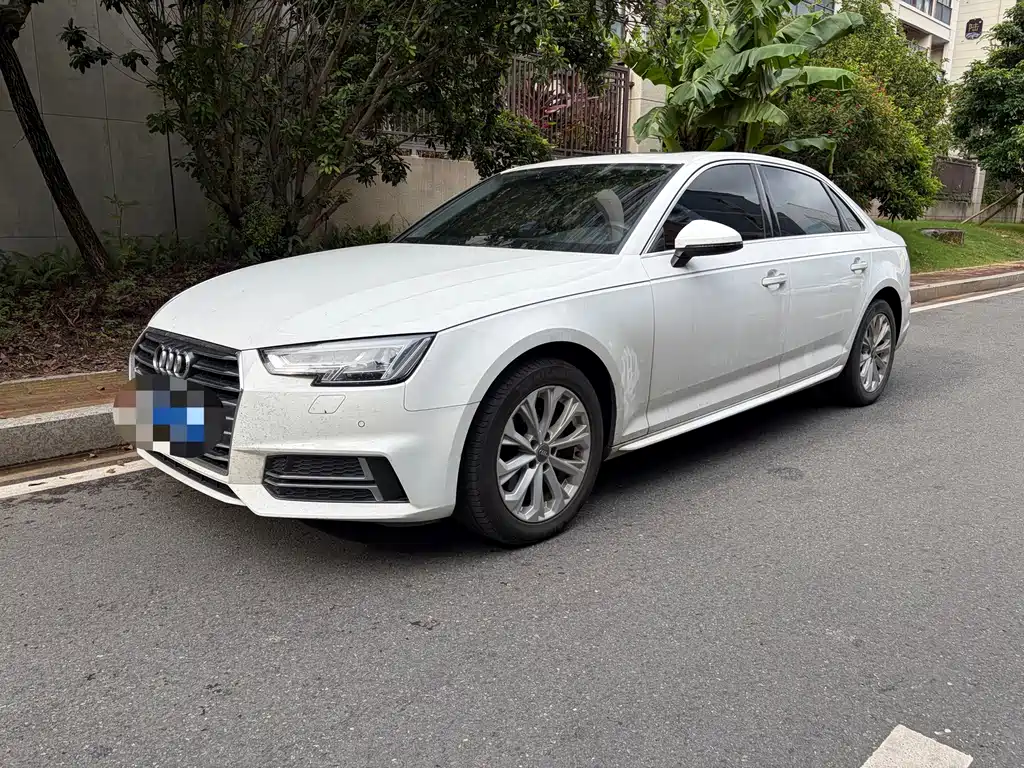 Audi A4L 2019 — фото 1