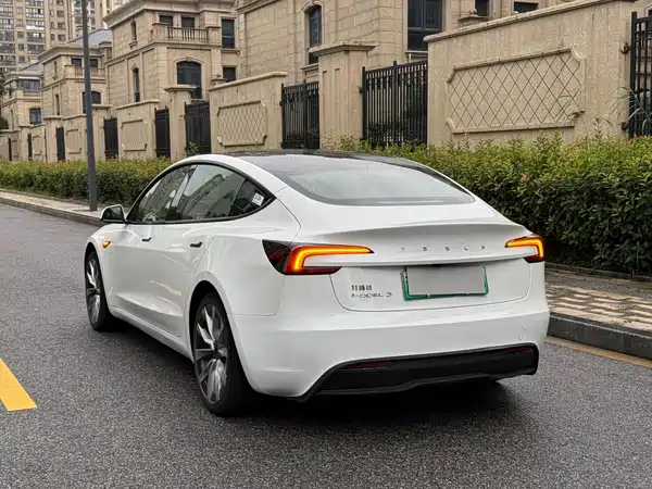 Tesla Model 3 2024