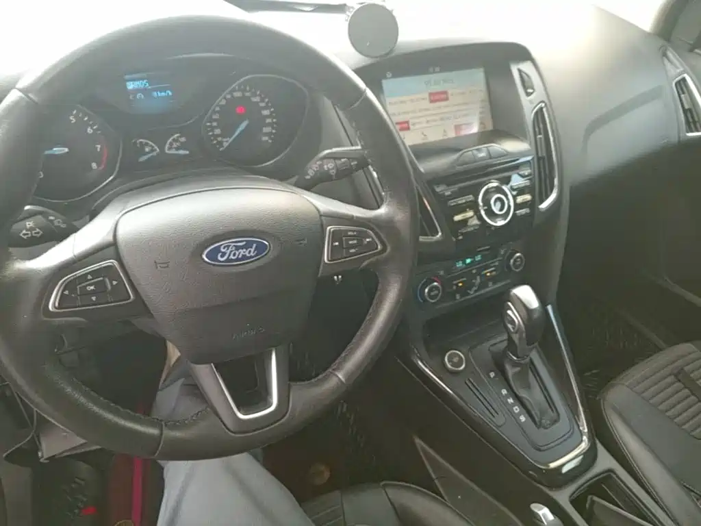 Ford Focus 2017 — фото 10