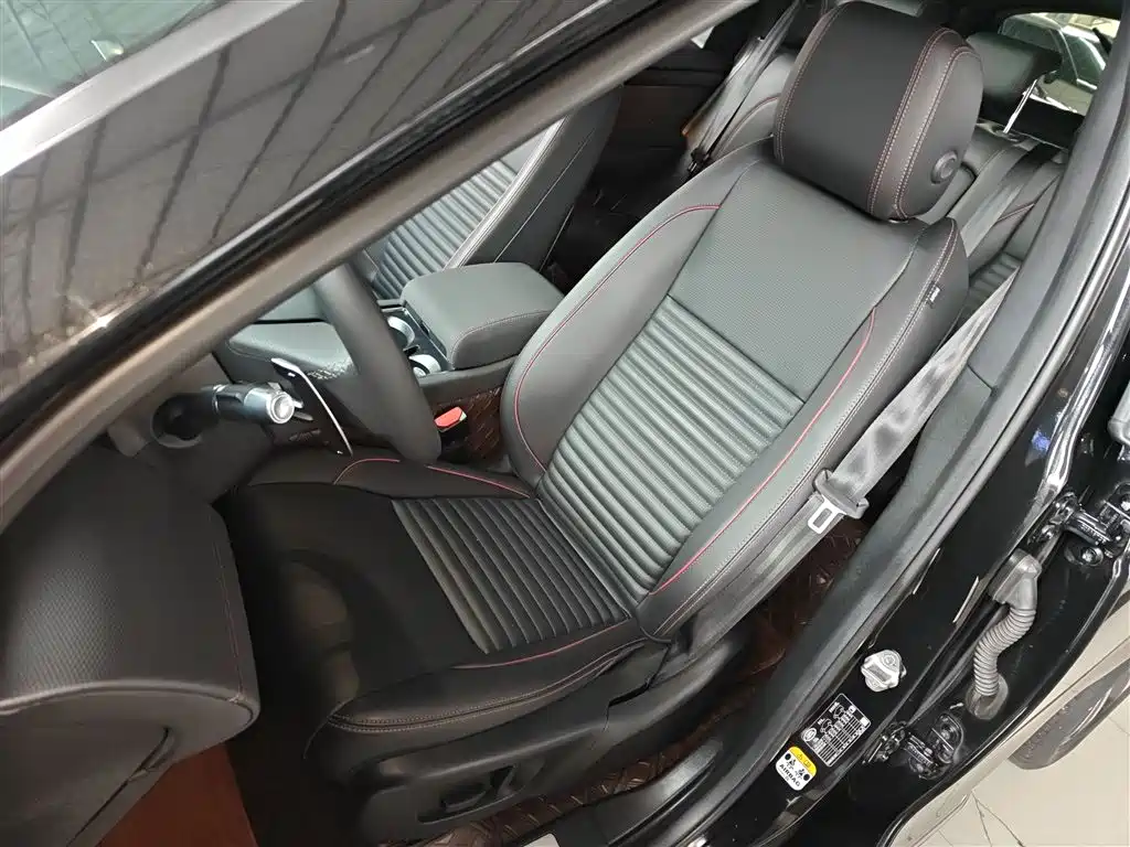 Land Rover Discovery Sport 2023 — фото 15