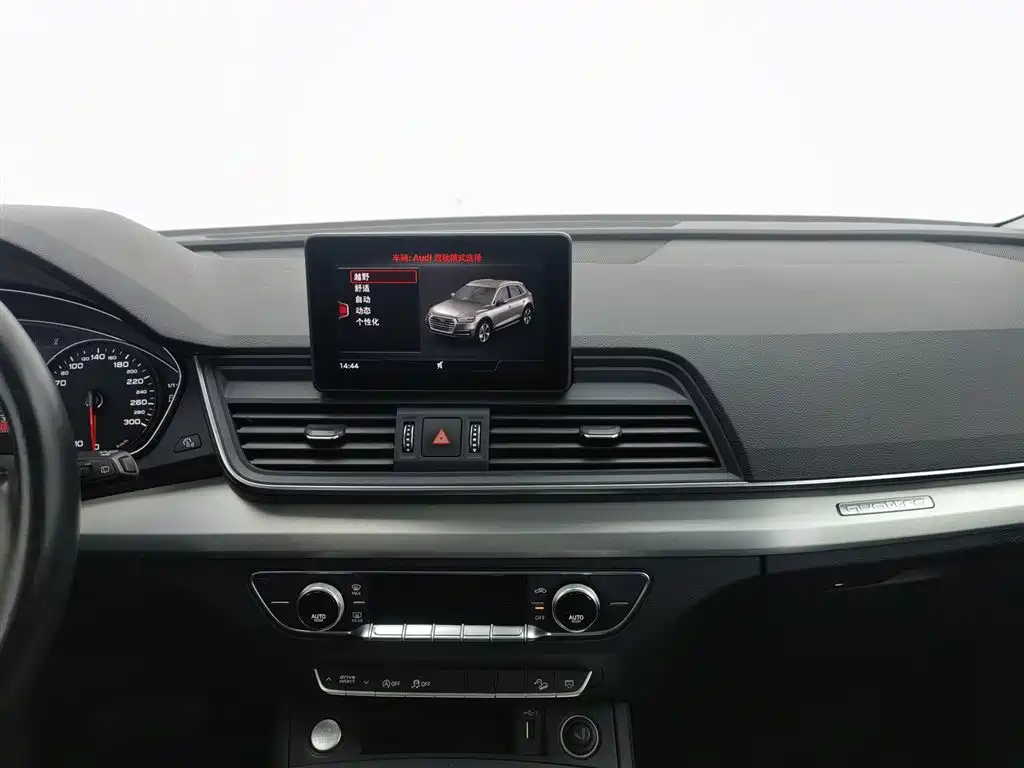Audi Q5L 2021 — фото 12