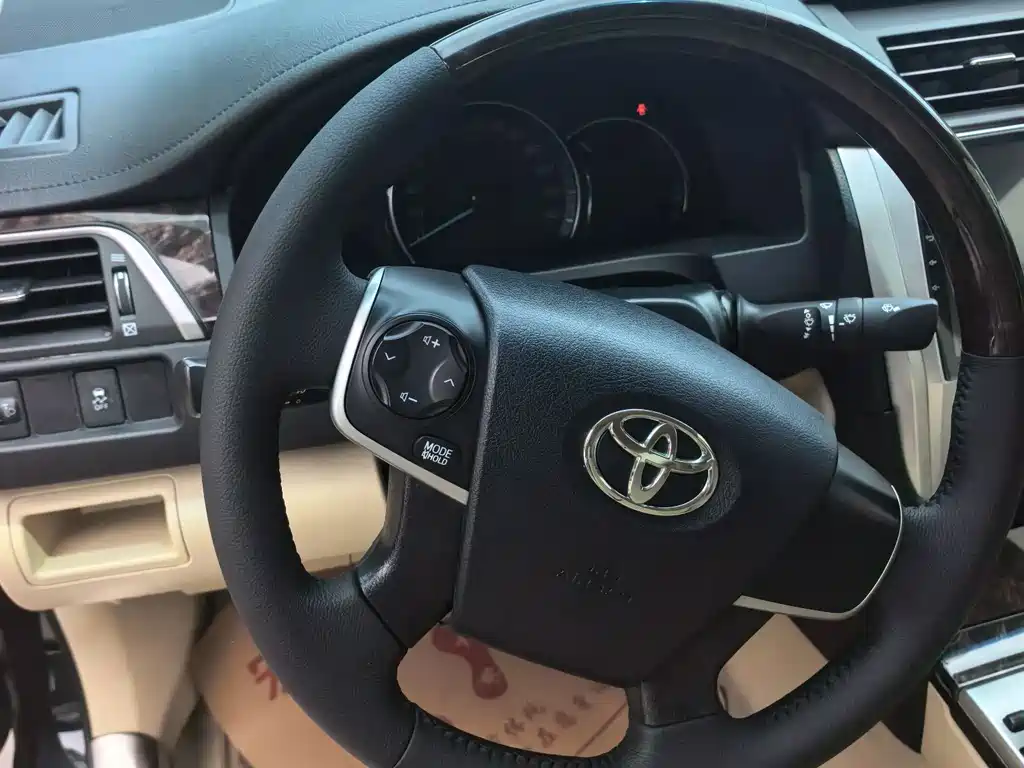 Toyota Camry 2016 — фото 9