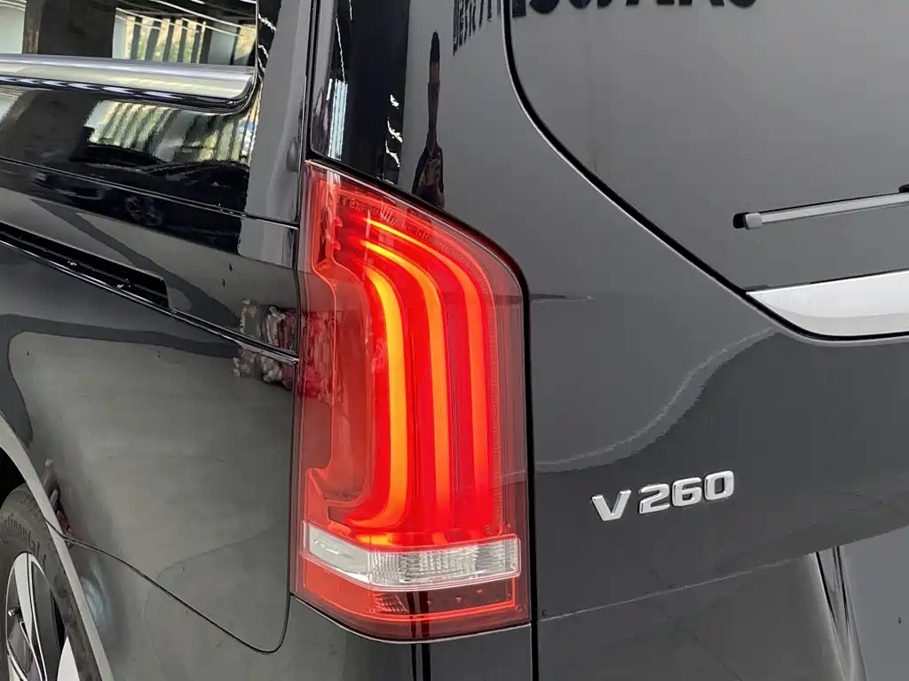 Mercedes-Benz V-Class 2024 — фото 12