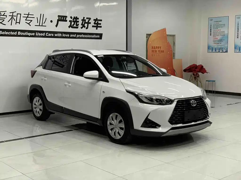 Toyota Yaris L 2022 — фото 3