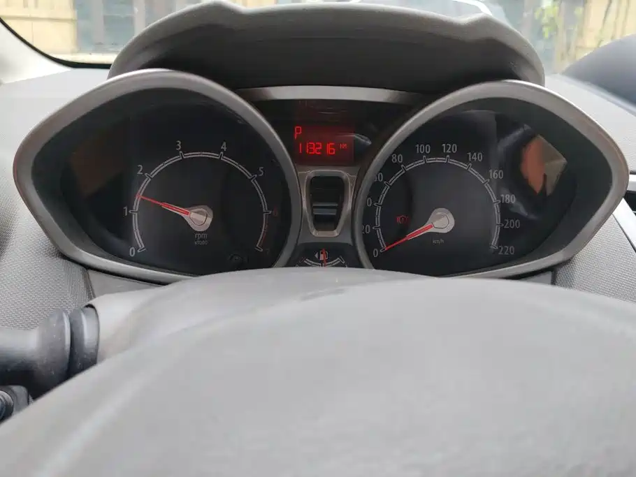 Ford Fiesta 2013 — фото 14